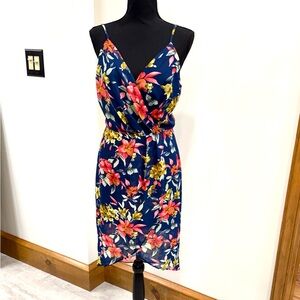 Love tree happens NWOT women’s tropical floral dress size M